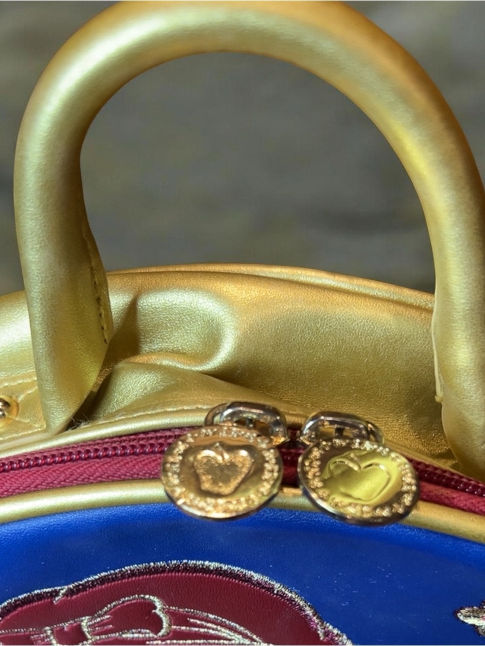 Disney 1937 Snow White Collection Makeup Bag Gold/Blue/Maroon Soft Embroidered - Picture 4 of 9